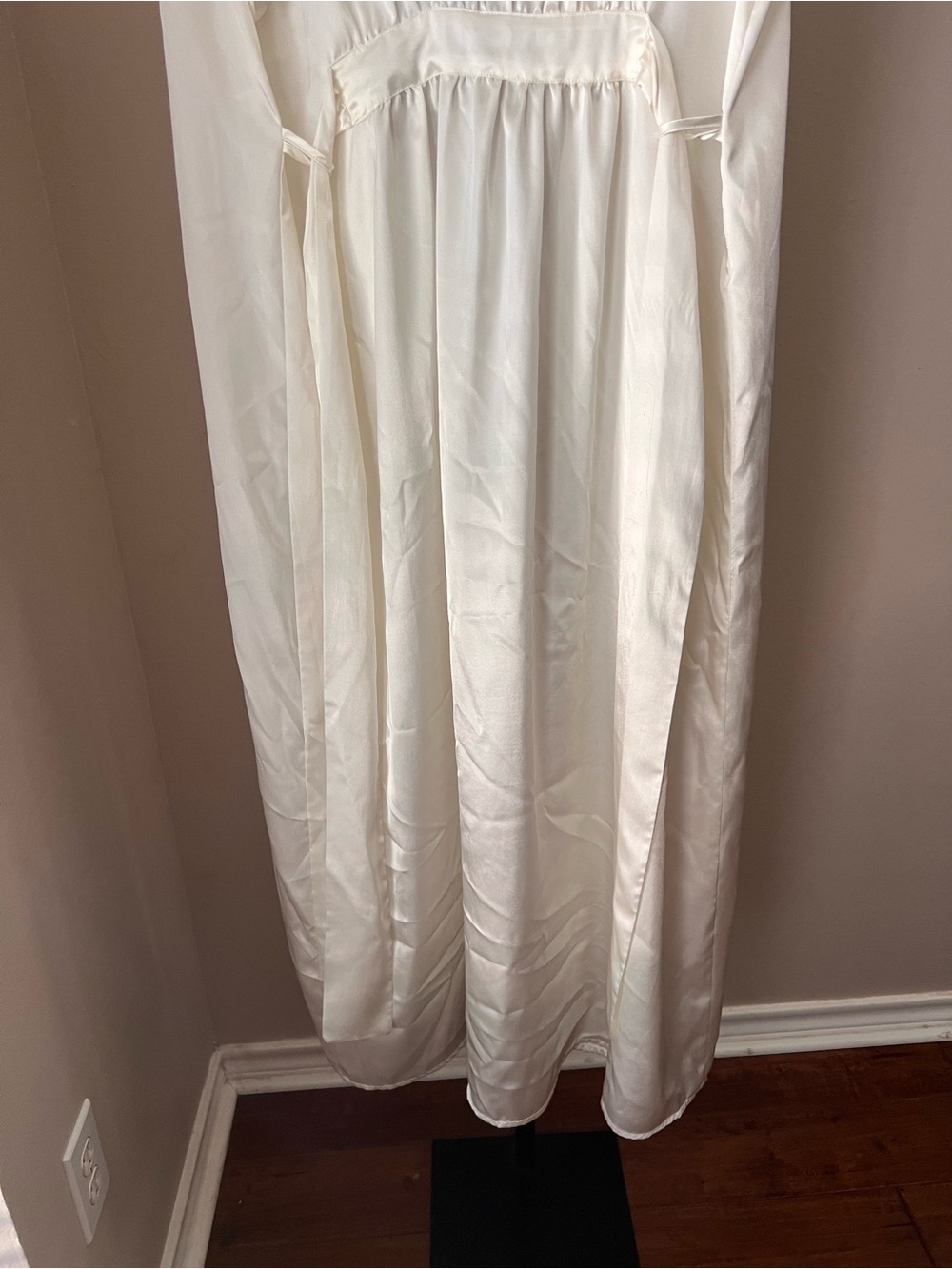 Flora Women's Cream Satin Robe with Ruffle Sleeves - Picture 8 of 9